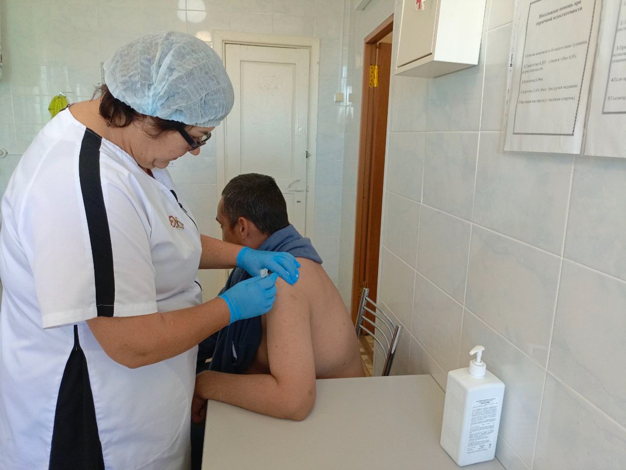 В Бичурском доме-интернате провели ежегодную вакцинацию против гриппа